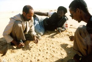 Raid 1994 - Côte mauritanienne - A marée haute - Jeu de dames