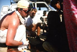 Raid 1994 - Village de Teichot - Intervention de notre médecin auprès de la population