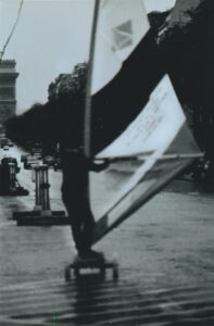 Photo Speed-Sail sur avenue Champs-Élysées fin des années 70