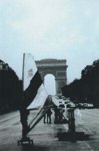 Photo Speed-Sail sur avenue Champs-Élysées fin des années 70