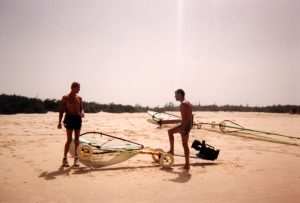Raid 1994 - Gildas va tester une caméra à l'arrière du Speed